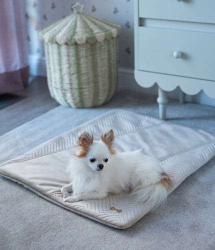 Mata kocyk dla psa Petstories Lyon kremowa.jpg