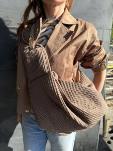 Przewiewna listonoszka dla psa  Petstories Lumi Sling Czekolada